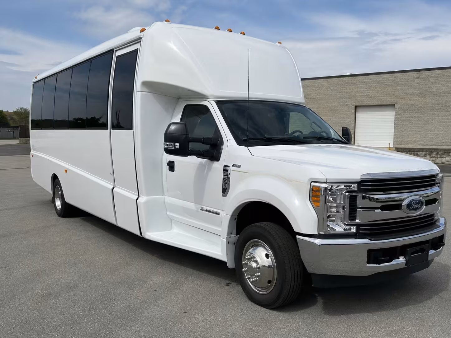 san angelo 18 passenger minibus rental